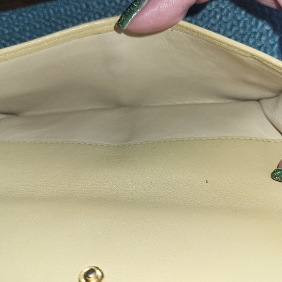 Gucci Cream Leather Walllet - Picture 10 of 10